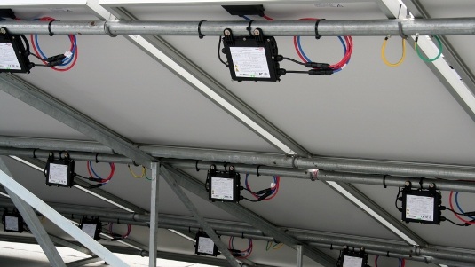 Leistungsoptimierer als zusätzliches Gerät zu installieren, wird den Kunden zu aufwändig. Sie wollen sie in Zukunft gleich in das Modul integriert kaufen.