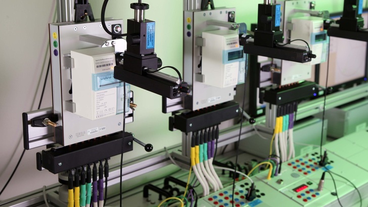 Das VDE-Institut führt Eichungen und Befundprüfungen an Versorgungsmessgeräten durch.