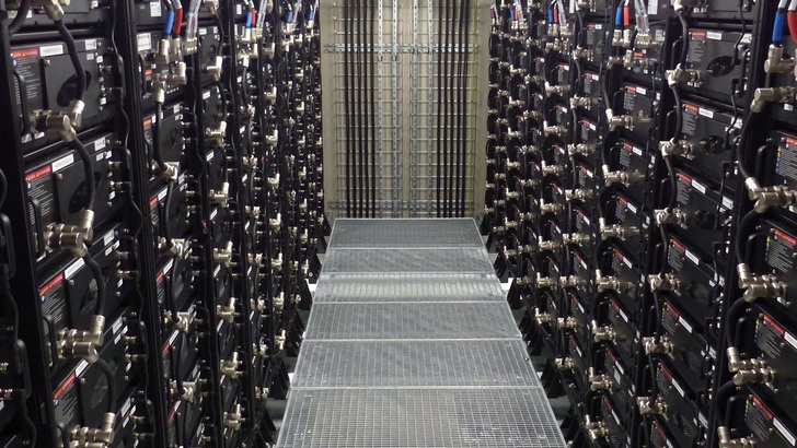 Anderer Speicher: Lithium-Großspeicher der Wemag bei Schwerin.