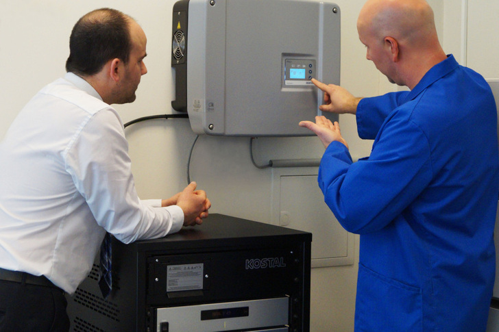 Eine neue Switch Box schaltet im Fehlerfall den Speicher komplett ab.