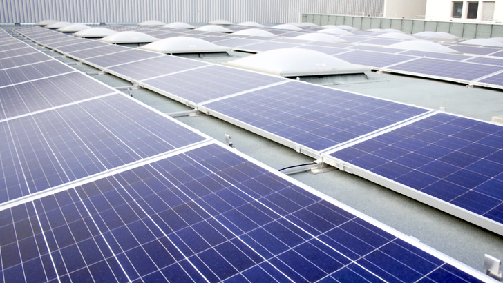 Für kleine und mittlere Unternehmen lohnt sich auch in Österreich die Nutzung von selbst erzeugten Solarstrom.