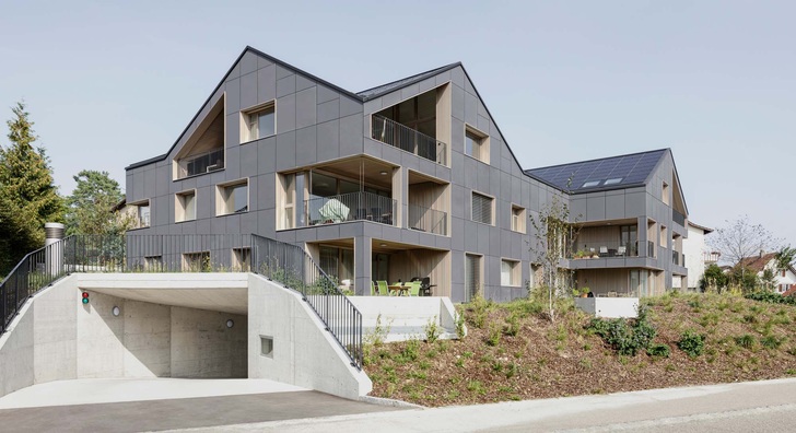 Komplett ohne externe Energieversorgung leben neun Familien unter einem Dach.