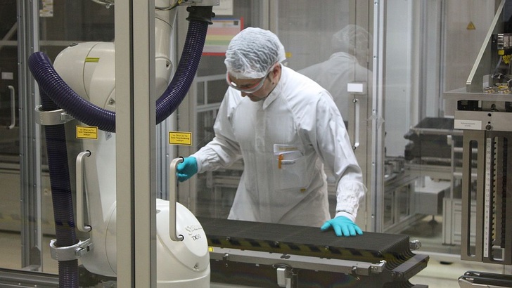 Solarworld stellt Module und Zellen her, in Freiberg und Arnstadt.