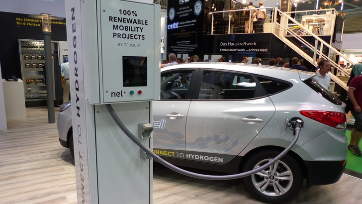 GP Joule auf der Intersolar: grüner Wasserstoff kommt in den Tank.