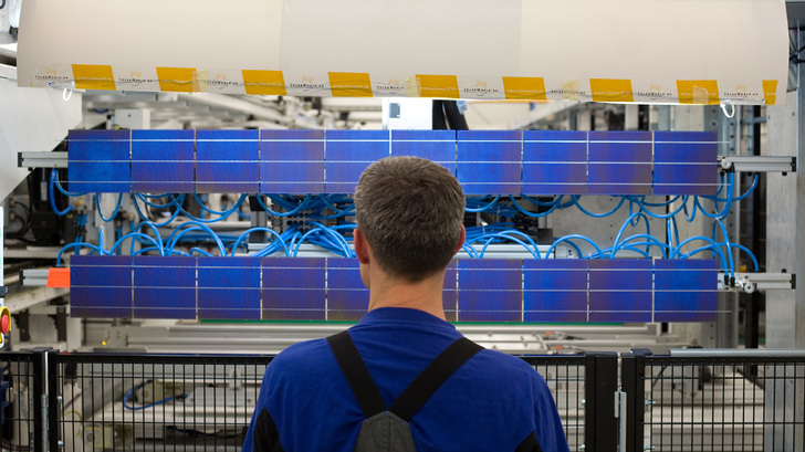 Noch läuft die Produktion in Freiberg. Sogar neue Aufträge hat Solar World aquiriert. - © Solarworld
