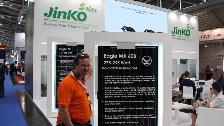 Bildunterschrift:Solarexperte Götz Fischbeck führte unsere Leser zu den innovativen Modulherstellern.