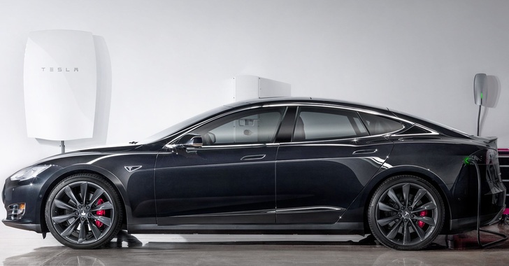Gut einen Tag muss der Tesla mit 3,7 Kilowatt Leistung am Stecken hängen. - © Tesla
