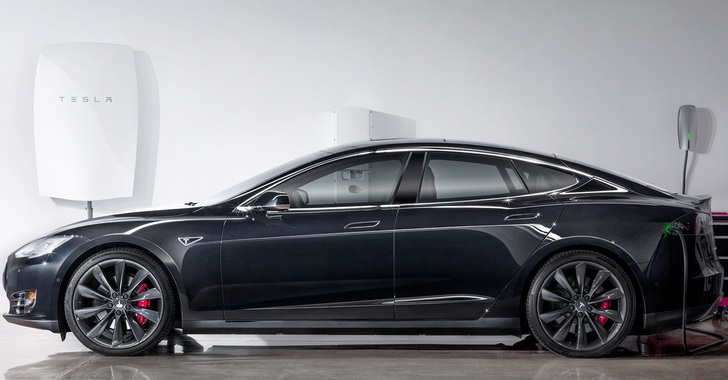 Gut einen Tag muss der Tesla mit 3,7 Kilowatt Leistung am Stecken hängen.