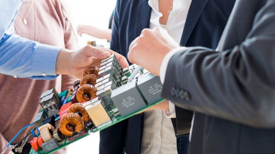 Mit dem neuen Wechselrichterkonzept können 22 Prozent der Kosten für Material und Herstellung eingespart werden.