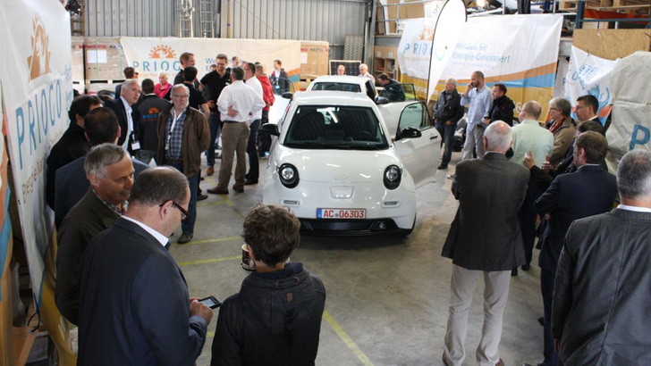 Zum Zehnjährigen hat Priogo sein Geschäftsmodell erweitert: In Zukunft bietet das Installationsunternehmen auch Elektroautos an.