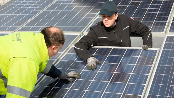 Nur Qualität zahlt sich aus — auch beim Service. - © Adler Solar
