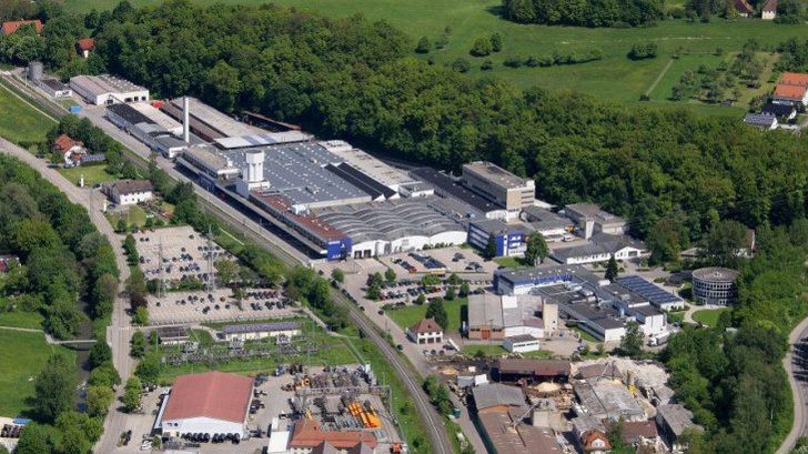 Die Erlöse aus dem Börsengang wird Varta in die Ausweitung der Produktion stecken. Schon jetzt kann das Unternehmen am Standort Ellwangen jedes Jahr eine Milliarde Battrien herstellen - © Varta
 Die Erlöse aus dem Börsengang wird Varta in die Ausweitung der Produktion stecken. Schon jetzt kann das Unternehmen am Standort Ellwangen jedes Jahr eine Milliarde Battrien herstellen