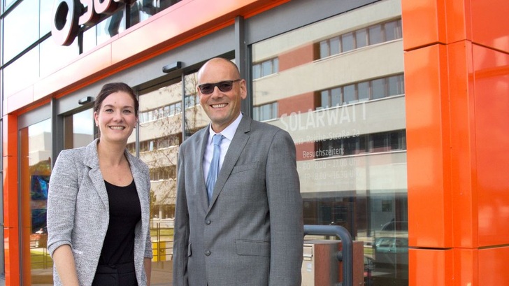 Der neue Vertriebspartner S.E.S. besucht Solarwatt in Dresden.