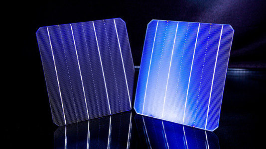 Mit diesen PERC-Zellen mit einem Wirkungsgrad von 22,17 Prozent hat Longi Solar das Wettrennen um die Effizienz von Monozellen in diesem Jahr eröffnet. Die Latte liegt inzwischen bei 22,78 Prozent. - © Longi Solar
