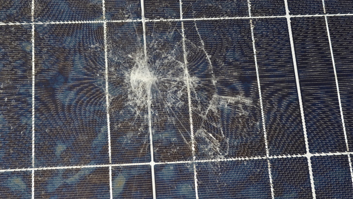 Dieses Modul ist fraglos defekt. Hier gibt es auch keine Diskussionen, ob es getauscht werden darf. Das ist nicht immer so.