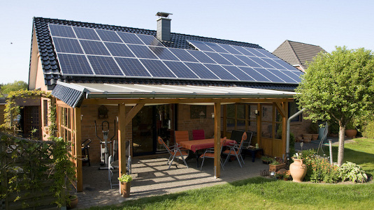 In Zeiten des Eigenverbrauchs werden die Anlagen eigentlich auf den Eigenverbrauch abgestimmt. Das Solar-Cluster rät aber dazu, die maximale Dachfläche auszunutzen und auf die Einspeisung nicht zu verzichten.