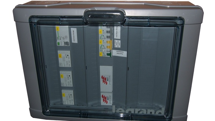 Für die passende Versorgungssicherheit ist die Switch Box mit zwei Ausgängen ausgerüstet. - © RCT
