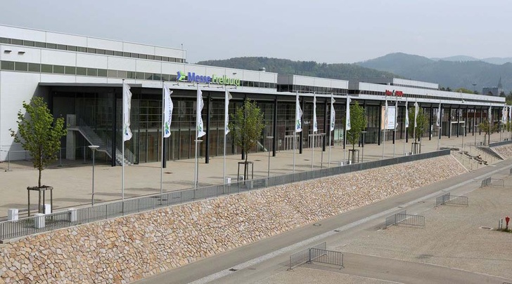 Wie in den vergangenen Jahren auch ist die Messe Freiburg Gastgeber des Kongresses. Weitere Veranstalter neben Solar Promotion und der Messe Freiburg sind der Förderverein Energie- und Solaragentur Regio Freiburg (Fesa) und Schäffler Sinnogy. - © Messe Freiburg
