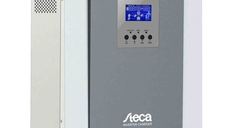 Der Wechselrichter von Steca lädt die Batterie mit einem integrierten MPPT-Laderegler. - © Steca
