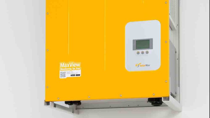 Zu den Besonderheiten der Wechselrichterserien zählt der integrierte Netz- und Anlagenschutz. - © Solarmax
