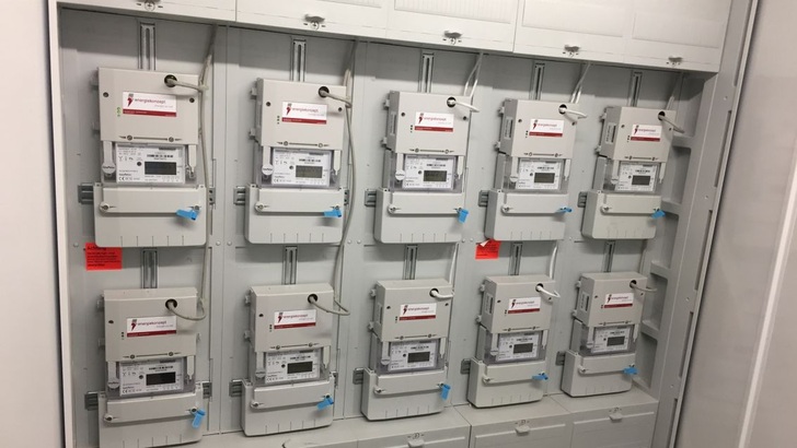 Blick in den Zählerschrank des Gebäudes.