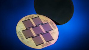 Die neue Solarzelle hat verbesserte Kontakte, die außerdem komplett auf der Rückseite aufgebracht werden.