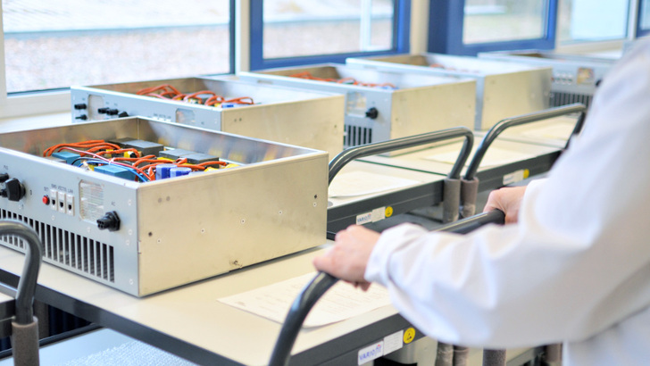 In Konstanz hat die Serienfertigung der neuen Hochvoltspeicher von Energy Depot begonnen.