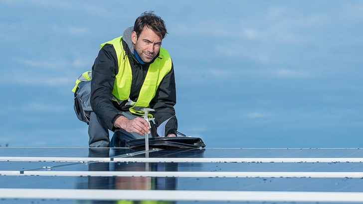Im Fokus: Risikomanagement und Qualitätssicherung bei Photovoltaikanlagen.