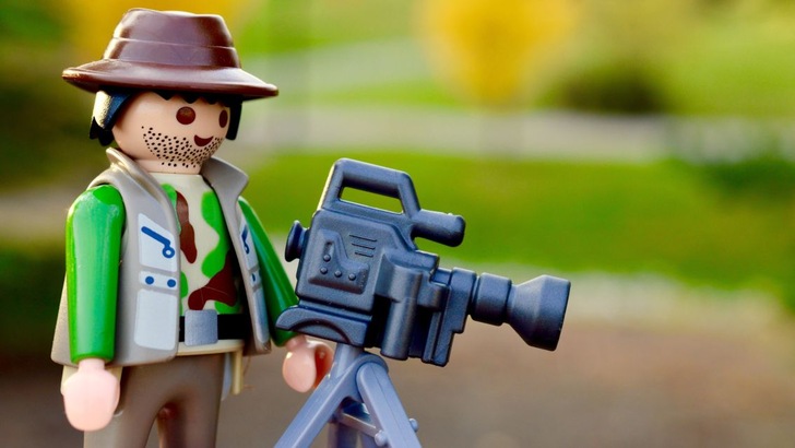 Ein Dreitagebart beim Kameramann ist keine Garantie für wirksame B2B-Videos. - © pixabay.com
