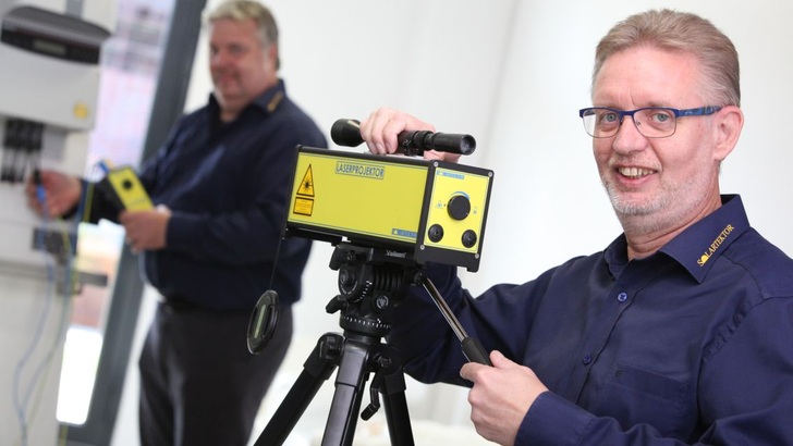 Klaus Terlinden (vorn) und Oliver Lenckowski haben den Solartektor entwickelt.