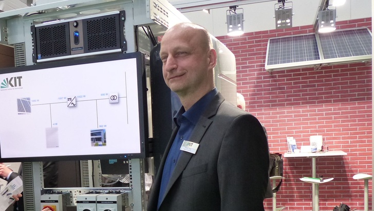 Timke war am Karlsruher Institut für Technologie (KIT) insbesondere für Transport- und Betriebssicherheit elektrischer Stromspeicher zuständig. Hier auf der Intersolar 2016. - © Niels H. Petersen
