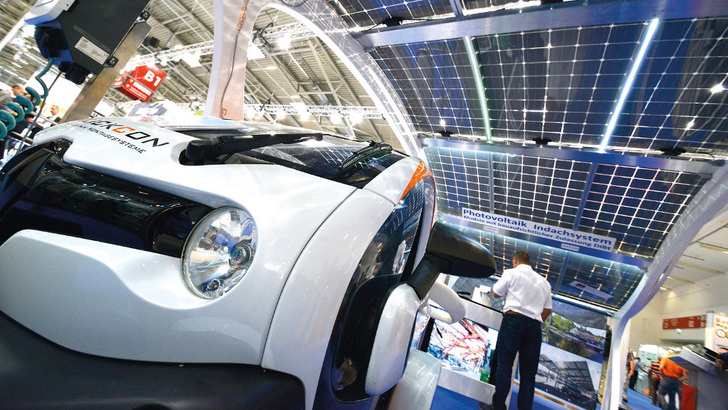 Wichtig ist nicht nur der Absatz von Elektroautos, sondern auch, woher der Strom kommt, mit dem diese geladen werden. - © Solar Promotion
