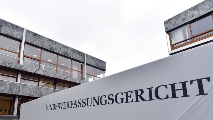 Das Verfassungsgericht in Karlsruhe muss nun feststellen, was das Grundgesetz wert ist.