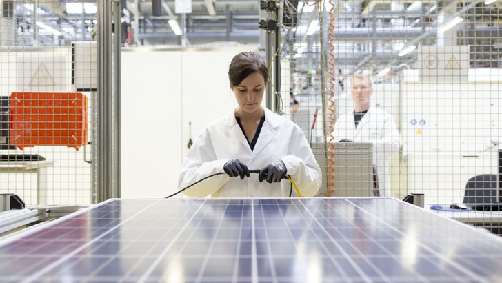 In den Laboren werden immer seltener Module mit drei Busbars entwickelt. Fünf Busbars und mehr liegen im Trend.