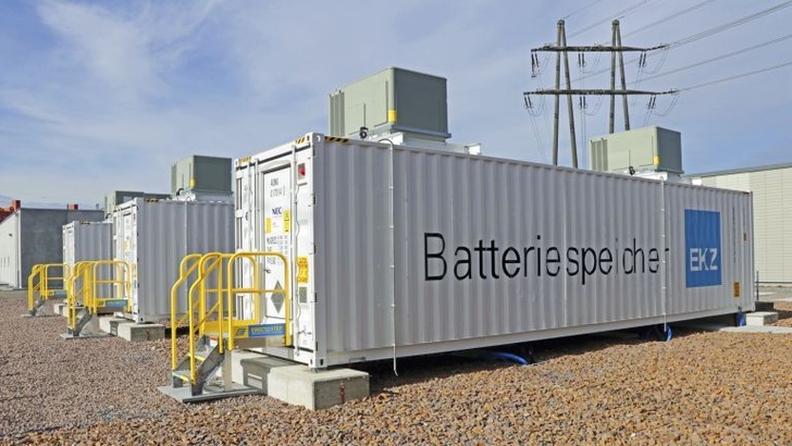 Der neue Speicher mit 1428 Batteriemodulen von LG Chem in Volketswil.
