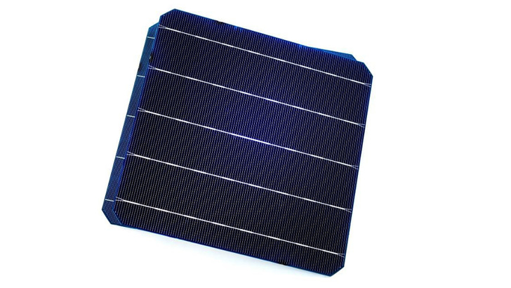 Das Imec schaffte mit dem neuen Metallisierungsverfahren dieser bifacialen PERT-Zelle auf der Vorderseite einen Wirkungsgrad von 21,9 Prozent im industriellen Herstellungsverfahren. Zudem hat liegt die Leistung der Rückseite nur zwölf Prozent unter der der Vorderseite.