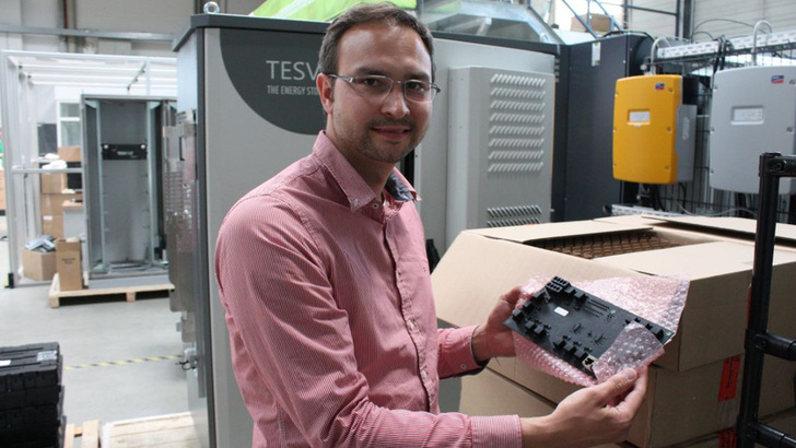 Tesvolt stellt seine Gewerbespeicher in den neu bezogenen Hallen am Rande von Wittenberg her. Die Nachfrage ist so groß, dass es auch hier schon wieder eng wird. - © HS
