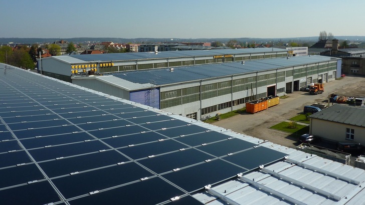 Luftaufnahme der Dachanlage in Dresden.