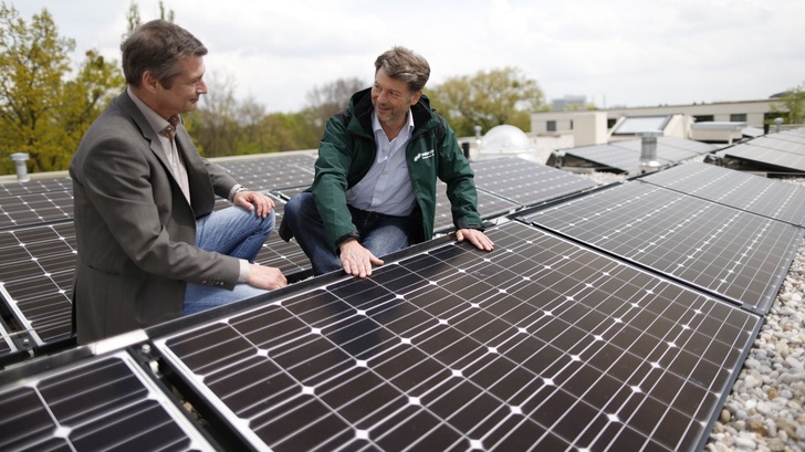 Mieterstromanlage in Mettmann: Stefan Krieger und Norbert Müller (rechts).