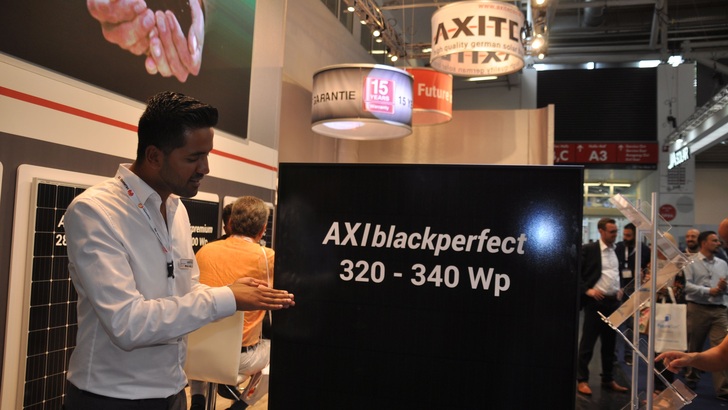 Zum Jahresende soll das Schindelmodul von Axitec verfügbar sein.