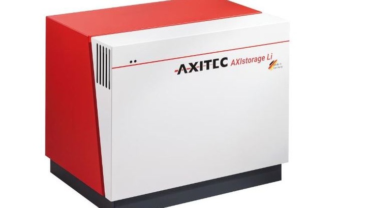 Der Speicher- und Modulhersteller Axitec Energy präsentiert den Axistorage Li 10S.