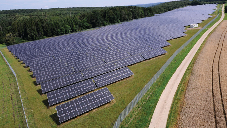 Diese Fläche in Leibertingen, 20 Kilometer nördlich des Bodensees, ist schon vergeben. Im Ländle stehen aber noch 680.000 Hektar zur Verfügung, die grundsätzlich mit Solarparks bebaut werden dürfen. - © EnBW
