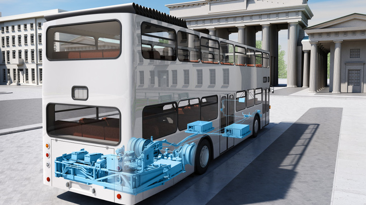 Nachdem der stinkende Dieselmotor raus ist, bekommt der Doppeldecker einen elektrischen Antriebsstrang und Wechselbatterien.