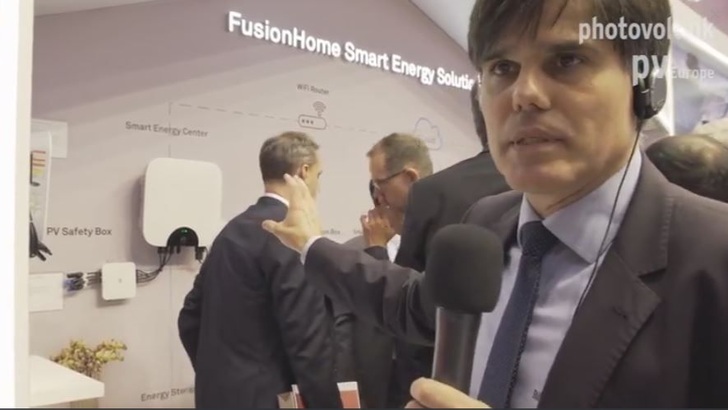 Francisco Perez Spiess erklärt den einphasigen Hybrid.