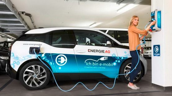 Die meisten laden ihr Elektroauto zu Hause oder auf der Arbeit. - © Energie AG
