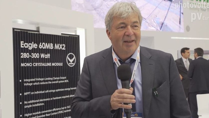 Roman Giehl von Jinko Solar, erklärt den Optimierer im MX-Modul.