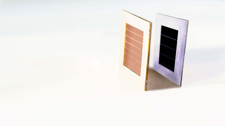 Die Forscher haben die Rekordzelle zunächst auf kleiner Fläche erreicht. Jetzt gilt es, die Effizienz mit möglichst geringen Verlusten auf die große Modulfläche zu bringen.