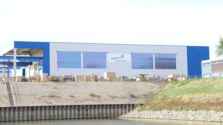 Die gesamte Anlage ist in vier Segmente unterteilt, die aus jeweils 48 Folienmodulen bestehen.