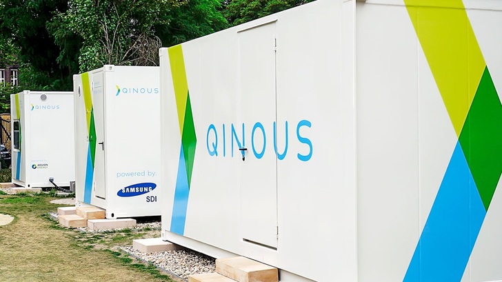 Qinous-Speichercontainer werden auf dem Firmengelände im Berliner Stadtteil Oberschöneweide getestet. - © Qinous

