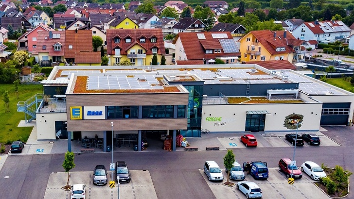 MIt der Solranlage deckt der Supermarkt in Malterdingen einen großen Teil seines immensen Strombedarfs.